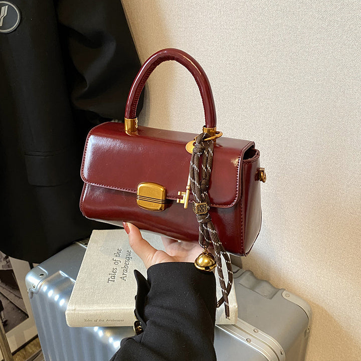 Damen elegante Schultertasche mit exklusivem Schlüsselanhänger Nord Taschen