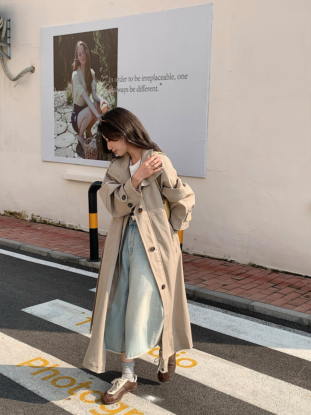 Damen Langer leichter Trenchcoat im Oversize-Stil mit geradem Schnitt und verdeckter Knopfleiste Nord Taschen
