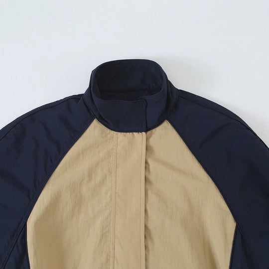 Damen Leichte Cropped-Übergangsjacke mit Funnelkragen, Kontrast-Einsätzen und Tunnelzug Nord Taschen