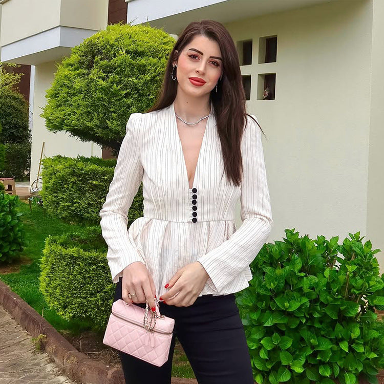 Damen Taillierter Peplum‑Blazer mit skulpturierter Schulter und dekorativer Knopfleiste Nord Taschen
