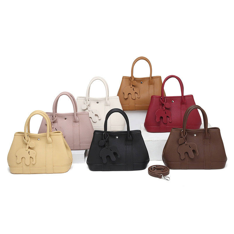 Damen Handtasche mit abnehmbarem Elefantenanhänger und elegantem Kunstleder Nord Taschen