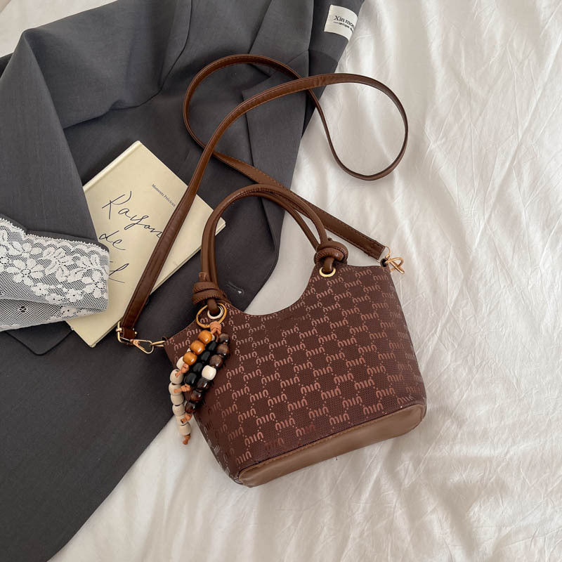 Damen Mini-Handtasche mit schimmerndem Obermaterial und eleganten Accessoires Nord Taschen