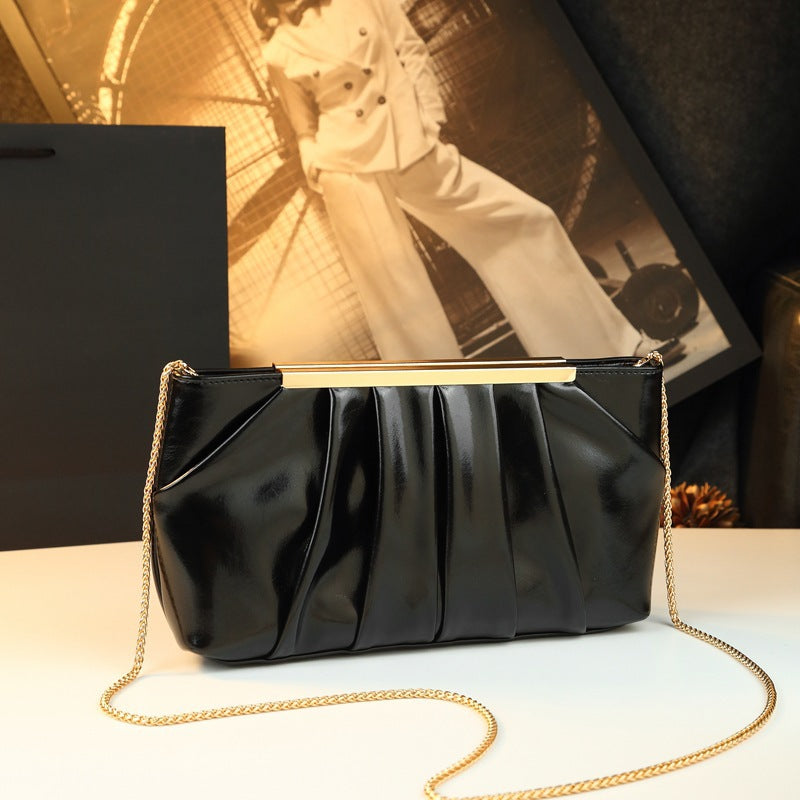 Damen Clutch mit elegantem Faltendesign und funkelnden Details Nord Taschen