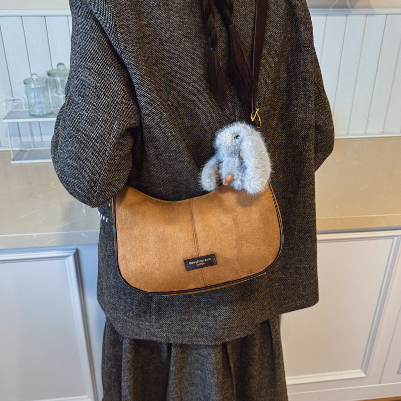 Damen modische Schultertasche mit flauschigem Anhänger Nord Taschen