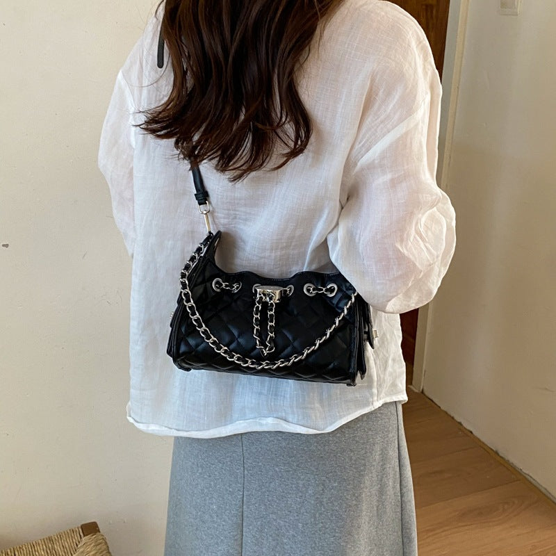 Damen Hobo-Tasche mit eleganter Steppung und modischem Kettenakzent Nord Taschen