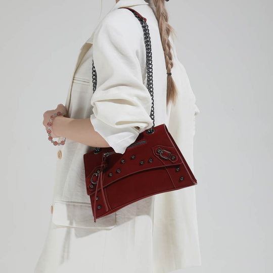 Damen Umhängetasche mit modischen Kettenakzenten und ausgefallenem Design Nord Taschen
