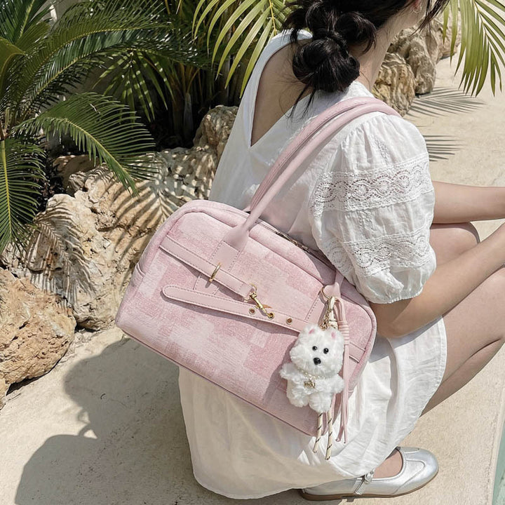 Damen Handtasche mit trendigem Design und modischem Plüschanhänger Nord Taschen