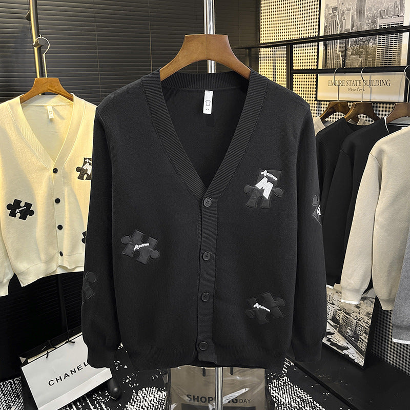 Herren Strick-Cardigan mit V‑Ausschnitt und dekorativen Puzzle‑Applikationen Nord Taschen