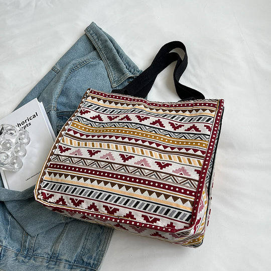 Damen Jute-Tasche mit kunstvollem Ethnomuster und praktischen Henkeln Nord Taschen