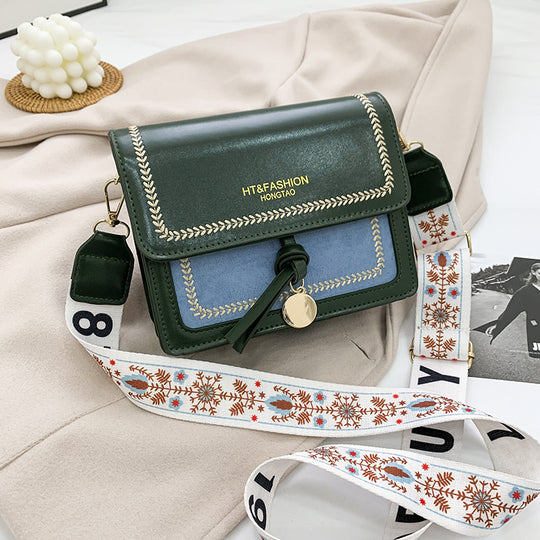 Damen Umhängetasche mit dekorativem Kettenakzent und floralem Schulterriemen Nord Taschen