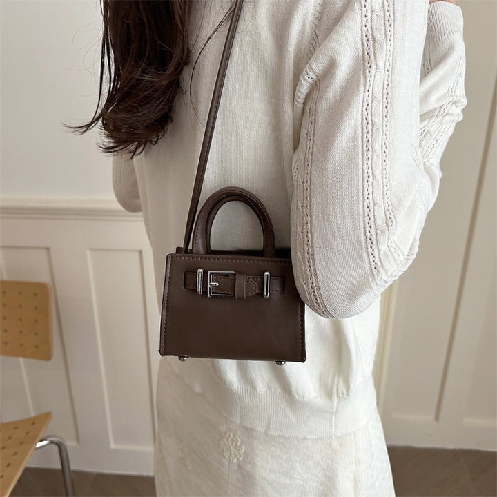 Damen stylische Handtasche mit praktischem Tragegurt und elegantem Verschluss Nord Taschen