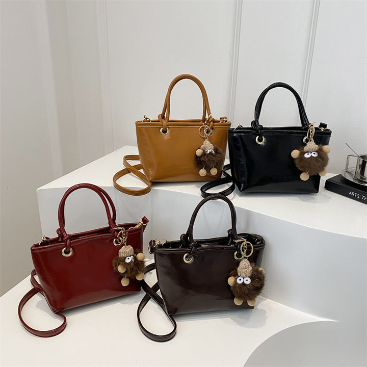 Damen modische Handtasche mit charmantem Anhänger und hochwertiger Verarbeitung Nord Taschen