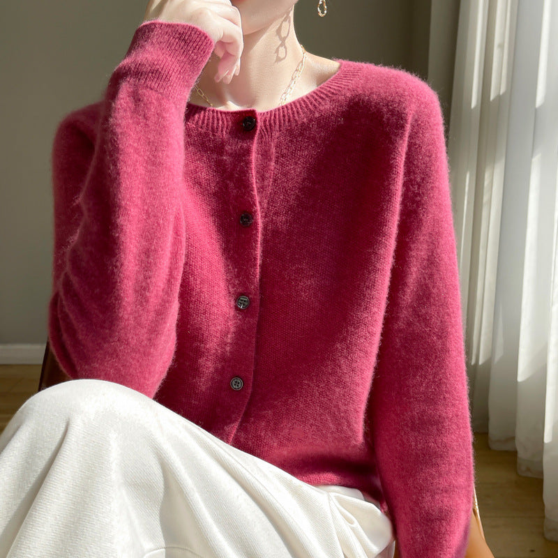 Damen Kurzgeschnittener Feinstrick-Cardigan mit Rundhalsausschnitt und schimmernder Knopfleiste Nord Taschen