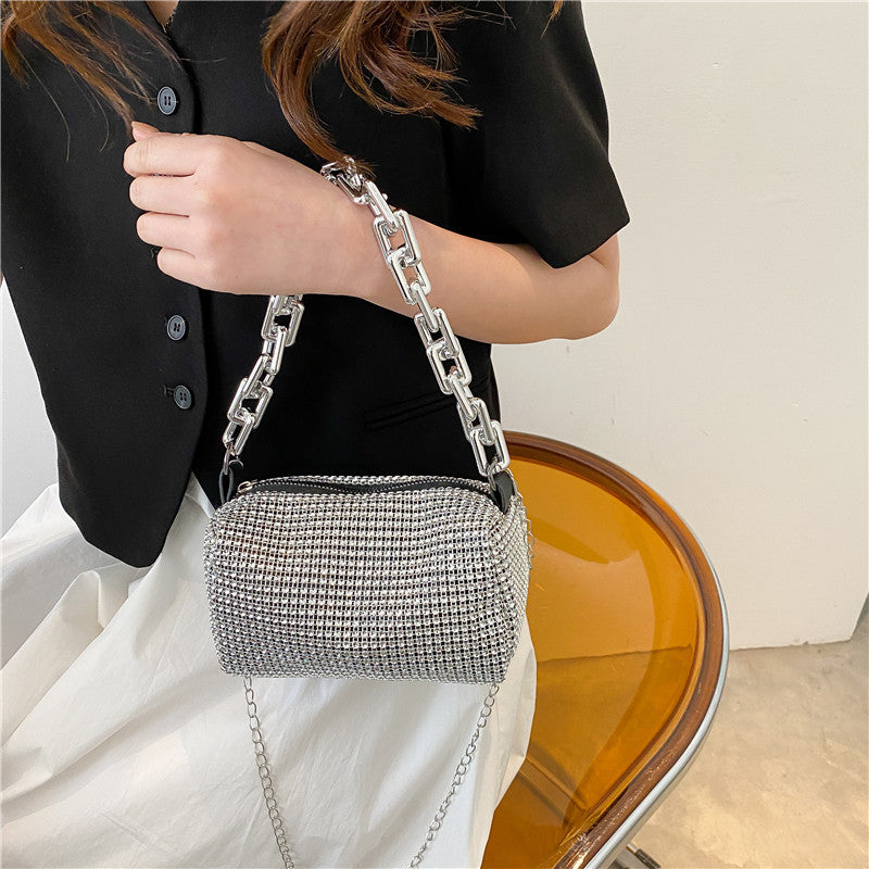 Damen Glamouröse Clutch mit Kettenakzent Nord Taschen