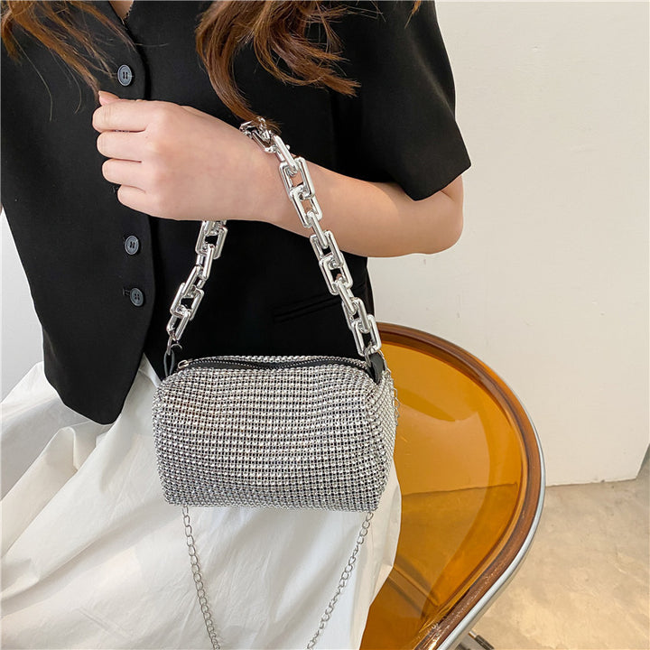 Damen Glamouröse Clutch mit Kettenakzent Nord Taschen