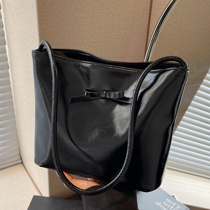 Damen Henkeltasche mit elegantem Schleifendetail und hochwertiger Lederoberfläche Nord Taschen