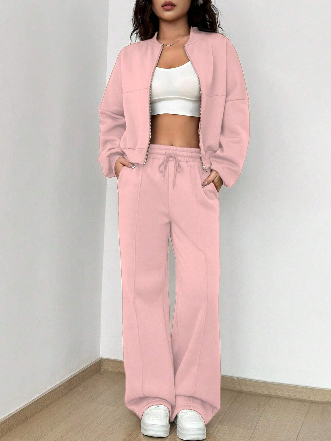 Damen kurze Sweatjacke mit Reißverschluss und High-Waist weitem Jogginghosen-Set Nord Taschen