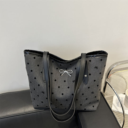 Damen praktische Umhängetasche mit verspieltem Design Nord Taschen