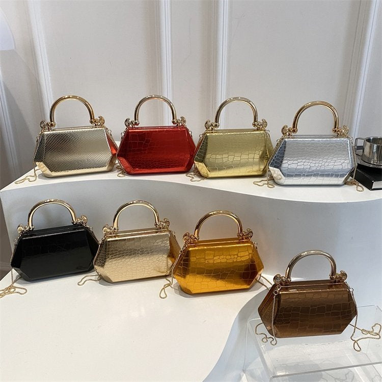 Damen stilvolle Handtasche mit exklusivem Metallgriff Nord Taschen