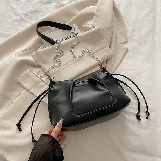 Damen modische Umhängetasche mit eleganten Kettenakzenten Nord Taschen