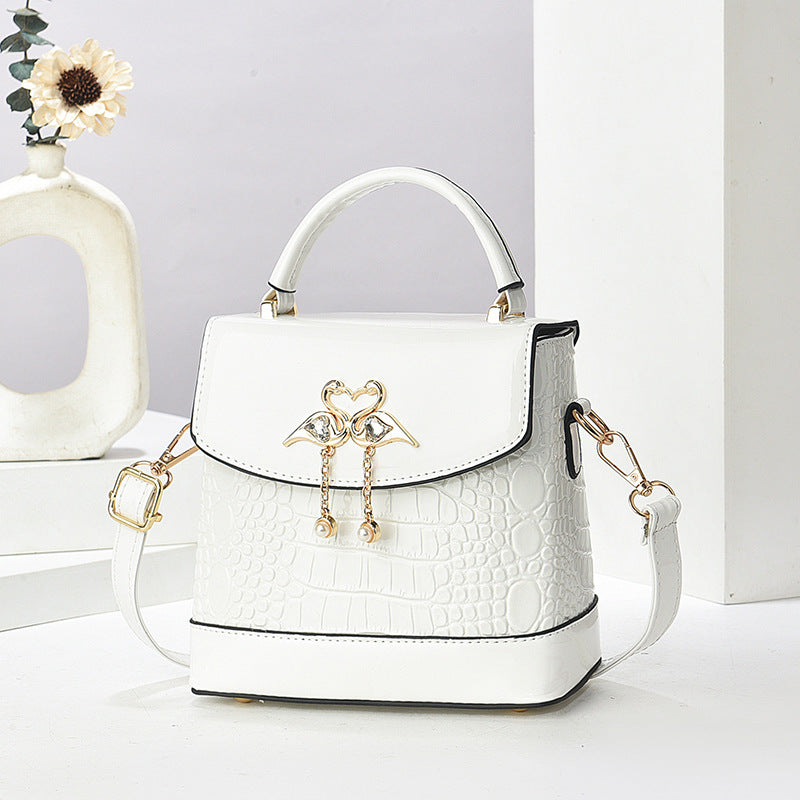 Damen elegante Handtasche im stilvollen Krokodil-Look mit einzigartigem Verschluss Nord Taschen