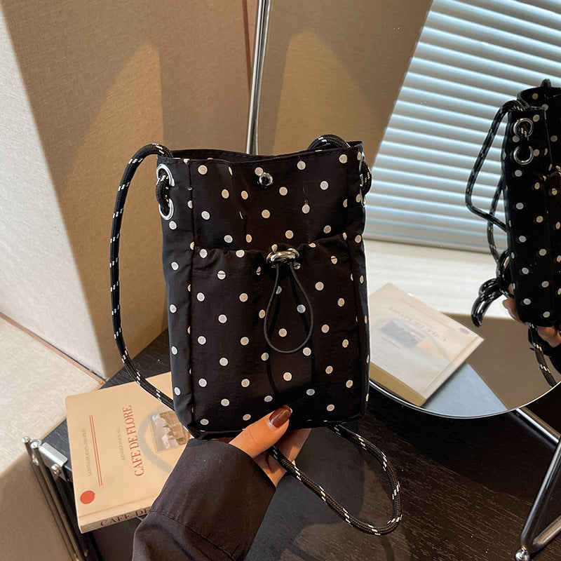 Damen Umhängetasche mit innovativem Kordelzugdesign Nord Taschen