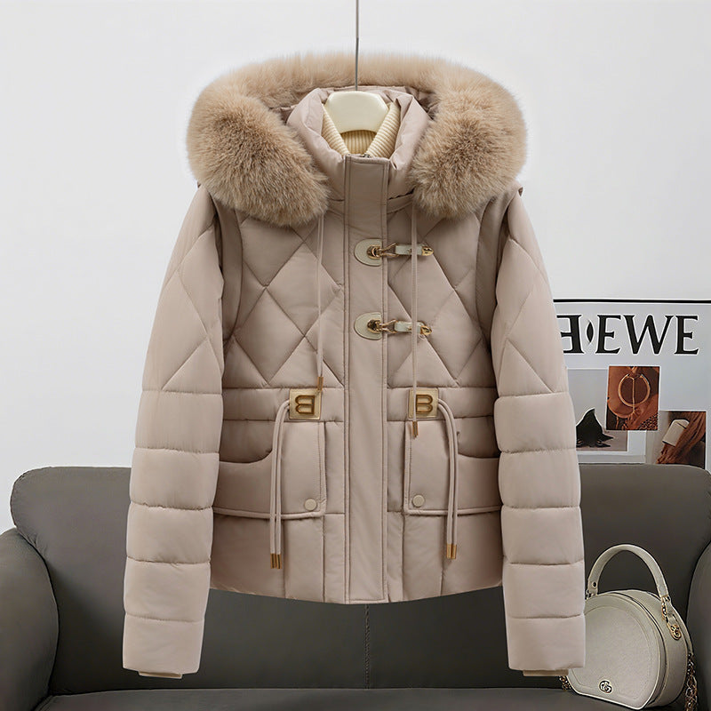 Damen nan kurze gesteppte Kapuzenjacke mit voluminösem Webpelzbesatz, Kordelzugtaillierung und Pattentaschen Nord Taschen