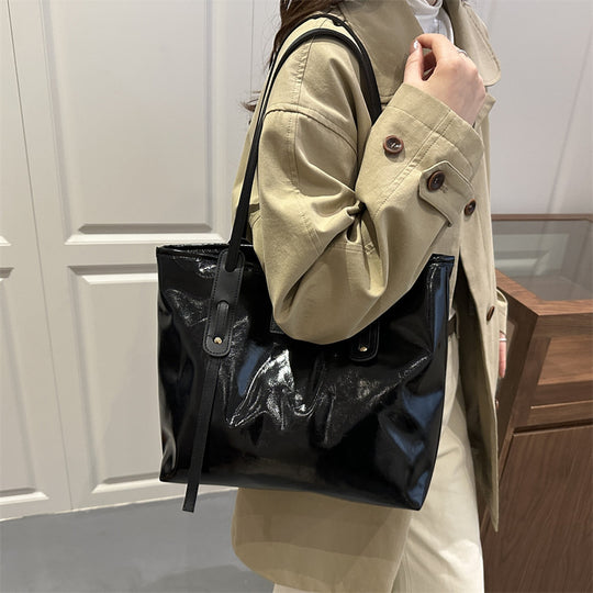 Damen elegante Ledereinkaufstasche mit schimmerndem Finish und abnehmbaren Schulterriemen Nord Taschen