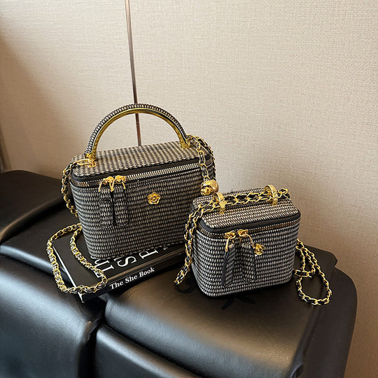 Damen modische Handtasche im strukturierten Design mit goldenen Akzenten Nord Taschen