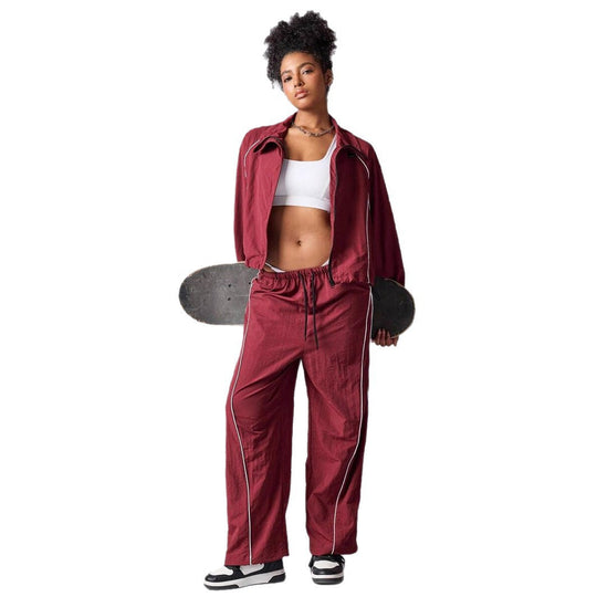 Damen sportives Cropped Windbreaker-Set mit Stehkragen Tunnelzug und reflektierenden Paspeln Nord Taschen