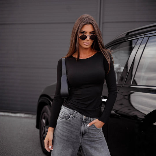 Damen figurbetontes Langarm-Shirt und weite High-Waist Denim-Jeans Nord Taschen