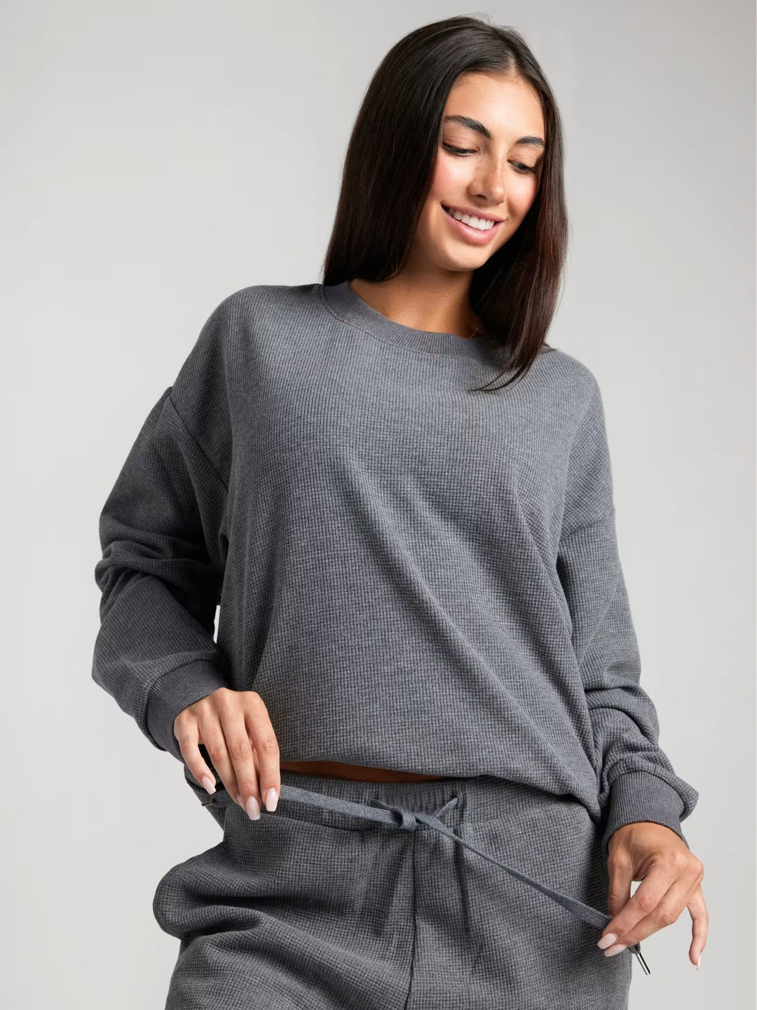 Damen geräumiges Waffelstrick-Loungewear-Set mit Rundhalsausschnitt und Tunnelzughose Nord Taschen