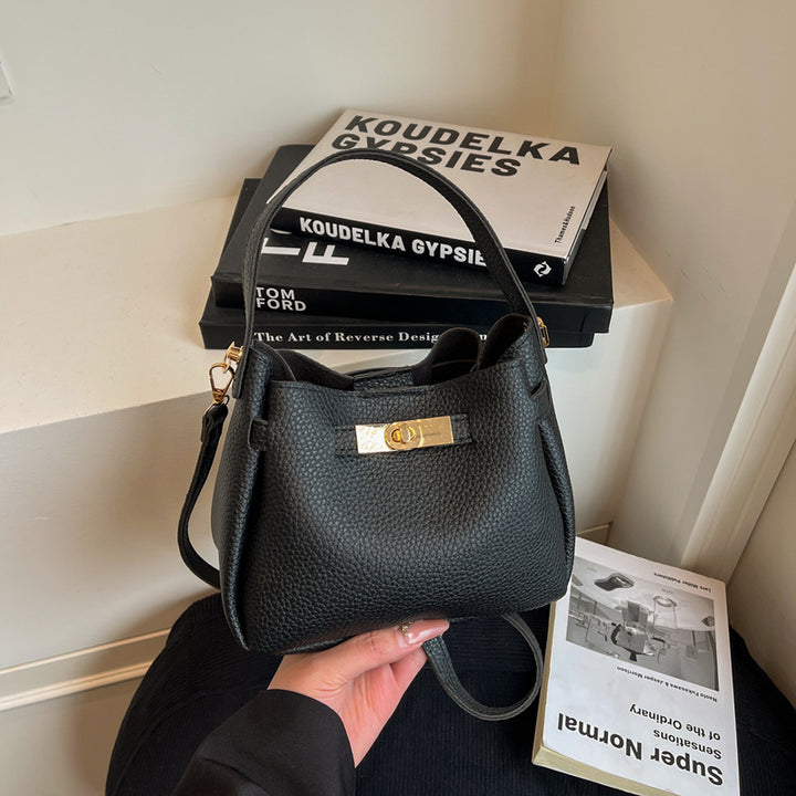 Damen Handtasche mit strukturiertem Obermaterial und elegantem Verschluss Nord Taschen