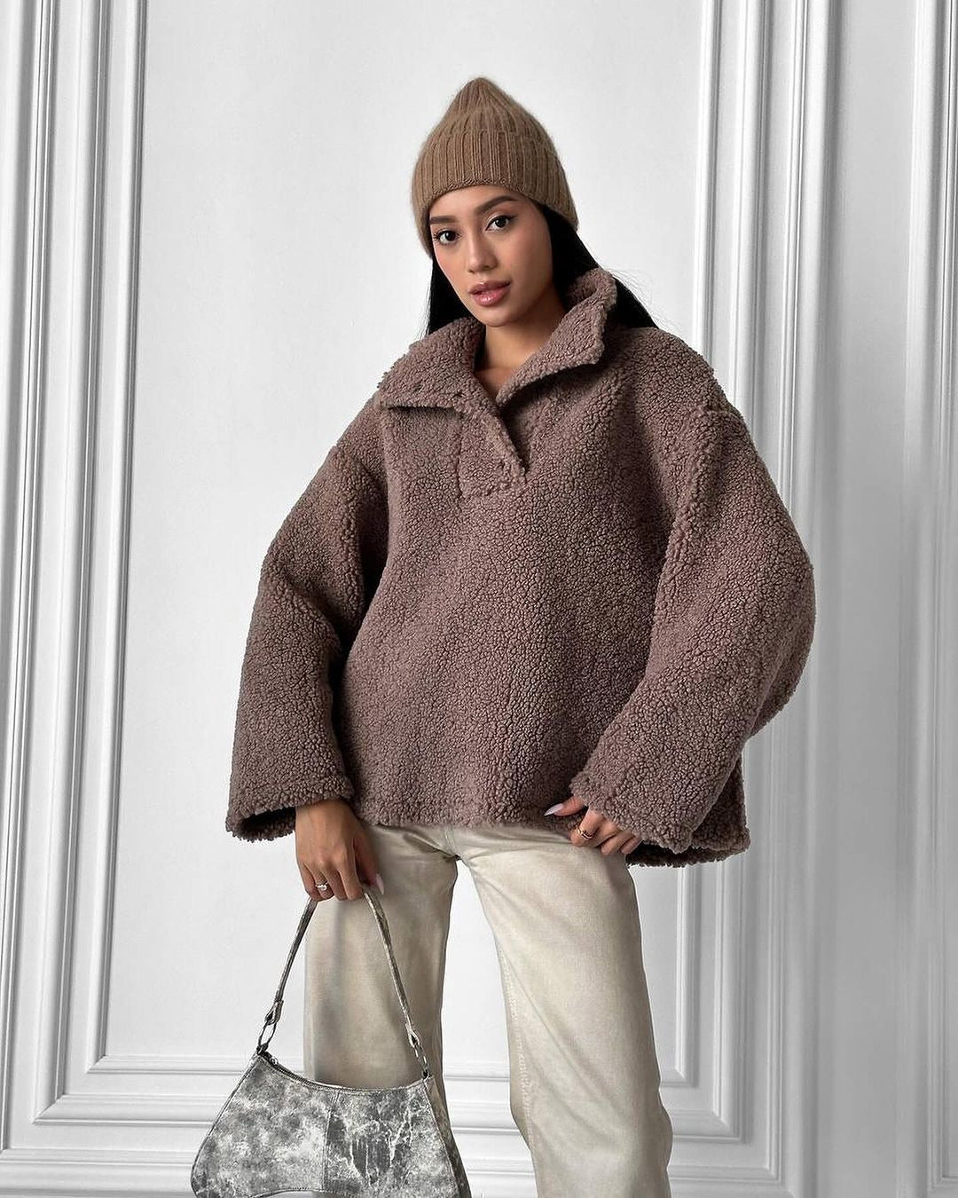 Damen Oversized Teddy-Pullover mit halber Druckknopfleiste und Stehkragen Nord Taschen