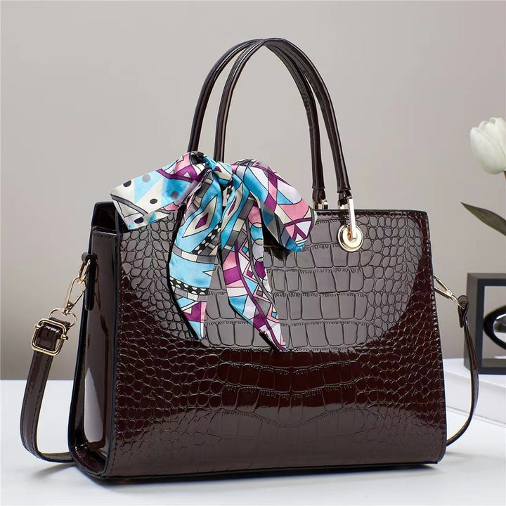 Damen elegante Handtasche mit prominenter Schlangenleder-Prägung und modischem Schal Nord Taschen