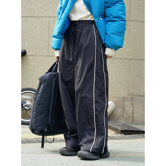 Damen Weite Nylon-Trainingshose mit Kontrastpaspeln und Elastbund Nord Taschen