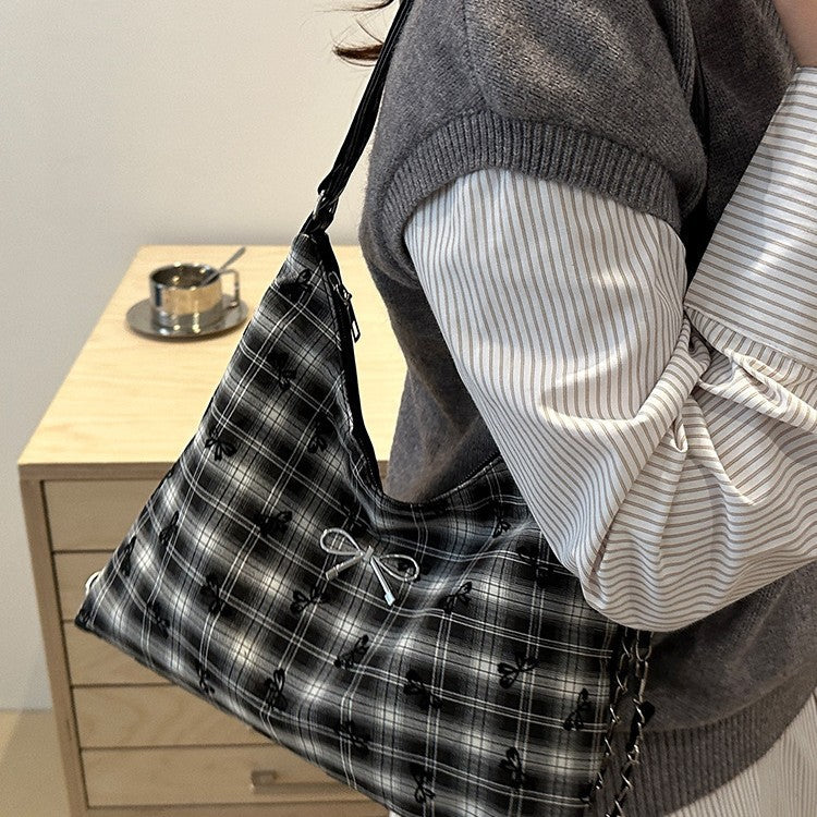 Damen Umhängetasche im verspielten Karo-Design Nord Taschen