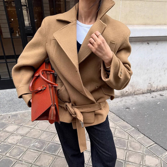Damen Taillierter Wollmix-Kurzmantel mit Bindegürtel, breitem Revers und Knopfmanschetten Nord Taschen