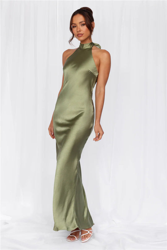 Damen Elegantes Satin-Maxikleid mit hohem Kragen und körpernahem Schnitt Nord Taschen