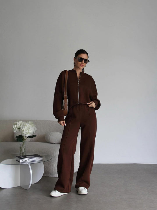 Damen sportive Oversize-Fleecejacke mit diagonaler Reißverschluss-Optik und weit geschnittener High-Waist-Jogginghose Nord Taschen