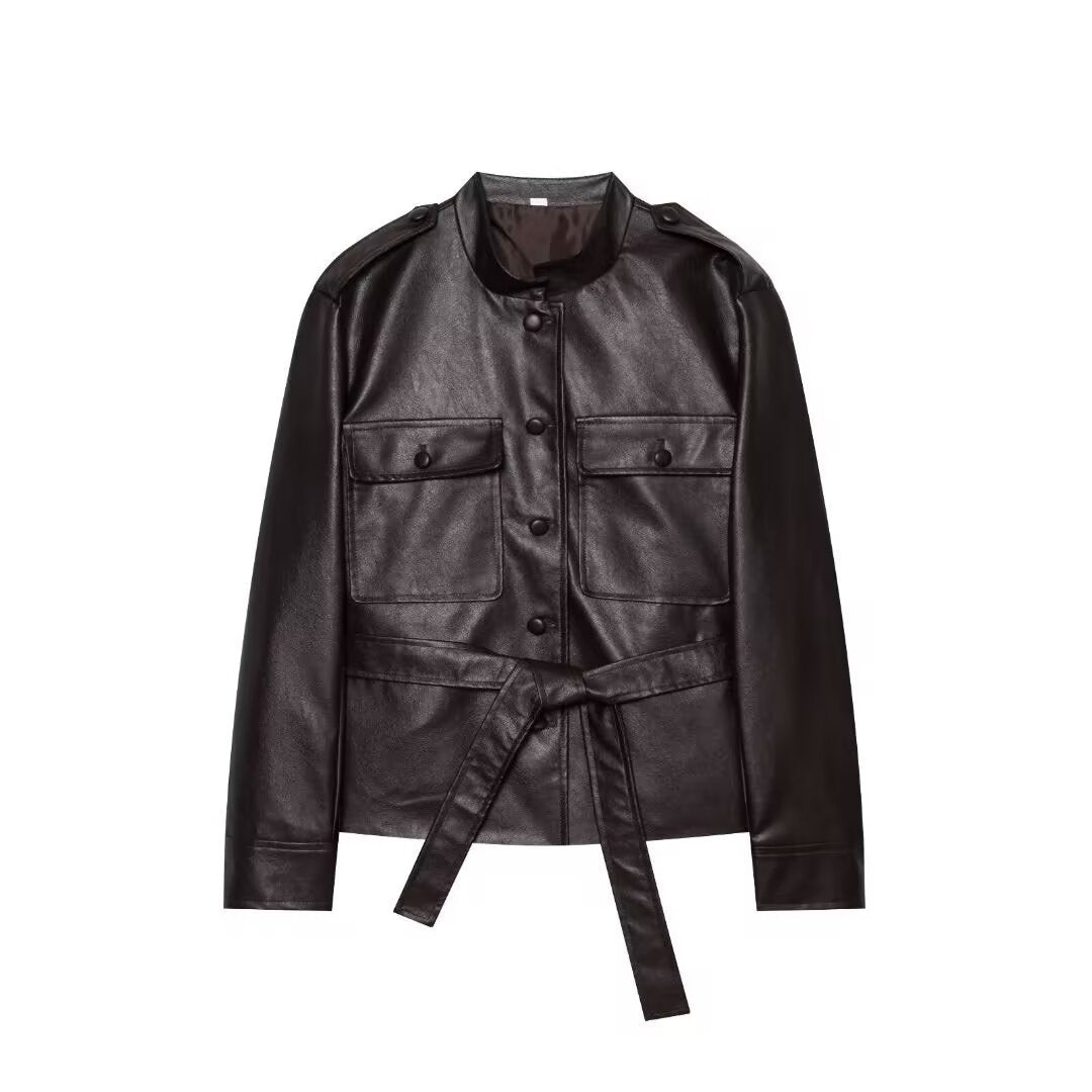 Damen Kurzjacke aus Kunstleder mit Taillengürtel, Pattentaschen und Stehkragen Nord Taschen