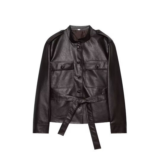 Damen Kurzjacke aus Kunstleder mit Taillengürtel, Pattentaschen und Stehkragen Nord Taschen