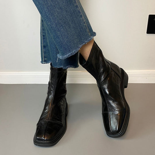 Damen Lederstiefel mit quadratischer Zehenpartie und profilierter Gummisohle Nord Taschen