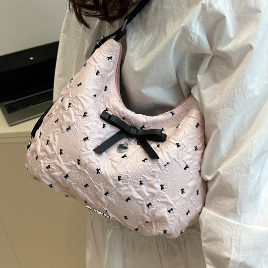 Damen Hobo-Tasche mit eleganter Struktur und charmanten Dekorelementen Nord Taschen