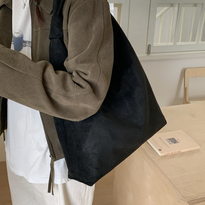 Damen Hobo-Tasche aus weichem Veloursleder mit modischem Design Nord Taschen