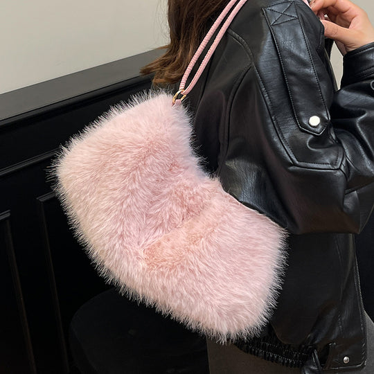 Damen Umhängetasche aus hochwertigem Kunstfell mit elegantem Detail Nord Taschen