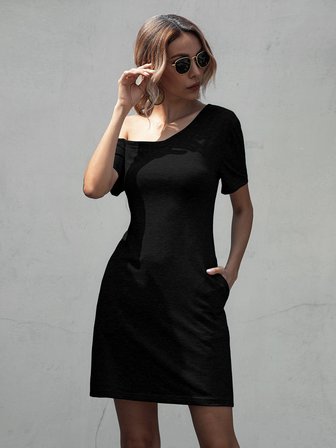 Damen Kleid mit asymmetrischem Ausschnitt und bequemen Schnitt Nord Taschen
