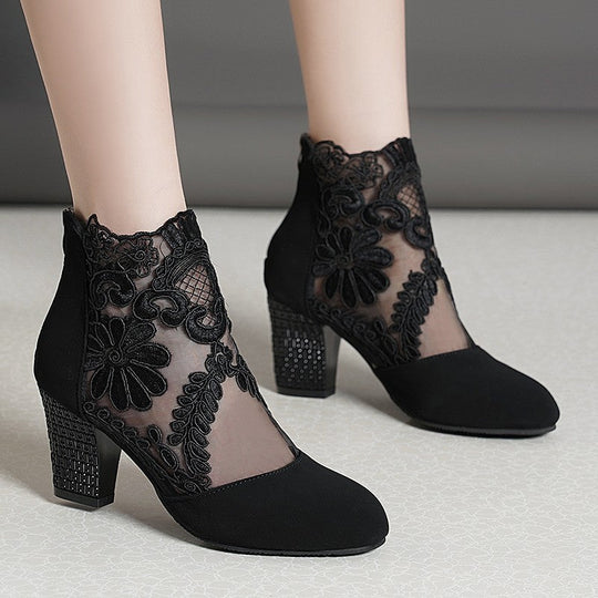 Damen elegante Ankle-Stiefel mit feiner Spitze und komfortablem Blockabsatz Nord Taschen