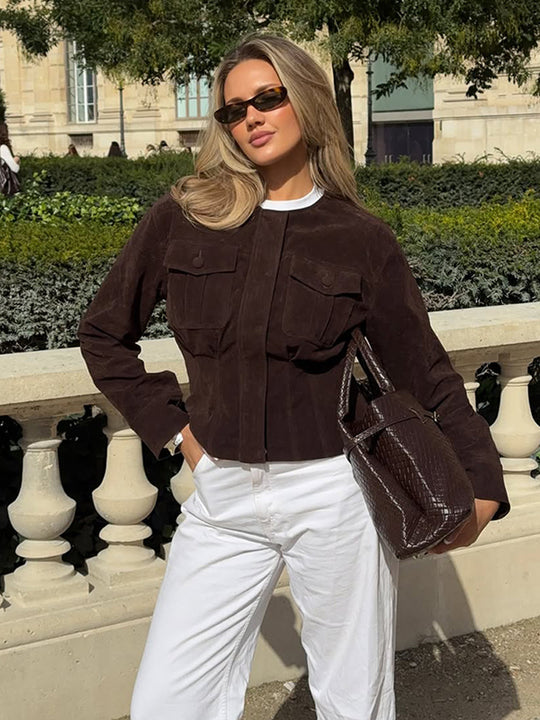 Damen Kurzjacke aus Veloursleder im Hemdjacke‑Stil mit aufgesetzten Brusttaschen Nord Taschen