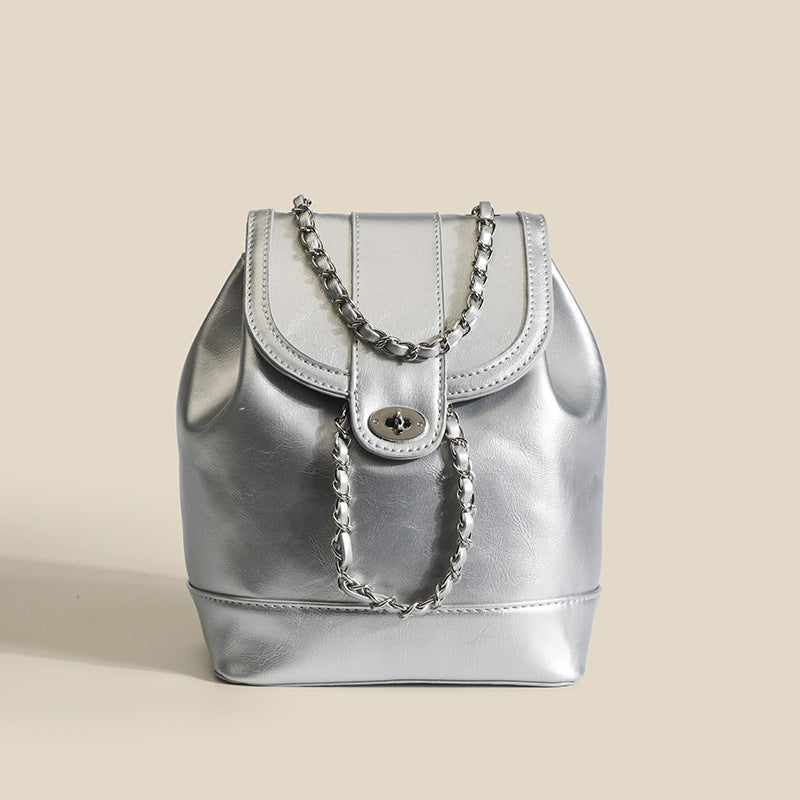 Damen Rucksacktasche mit elegantem Kettenakzent und raffiniertem Klappverschluss Nord Taschen